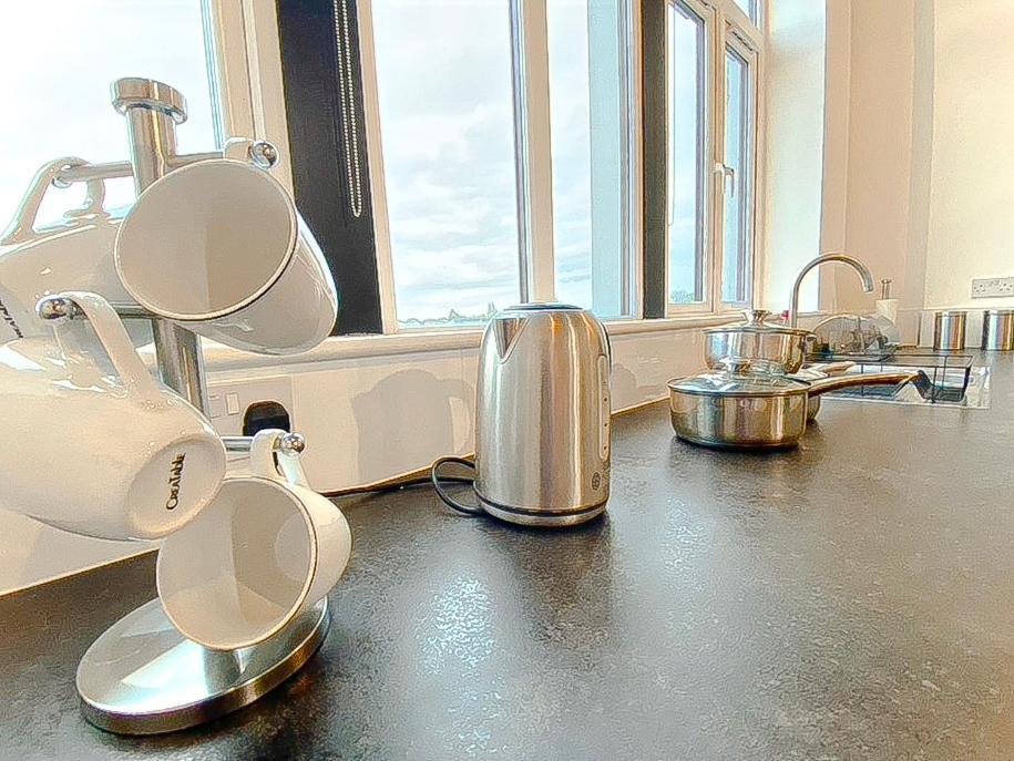 Modern Luxury Serviced Duplex Apartments By Repose- 150 Metro Court, Уэст-Бромидж Экстерьер фото